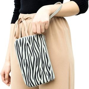 Daisy Rose Zip Wristlet Zebra Grey/Black
